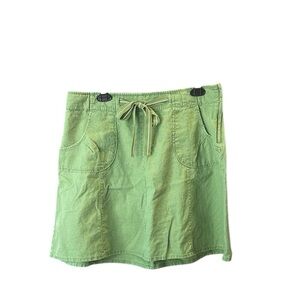 Spring green, casual a - line style skirt with pockets and belt… Size 14